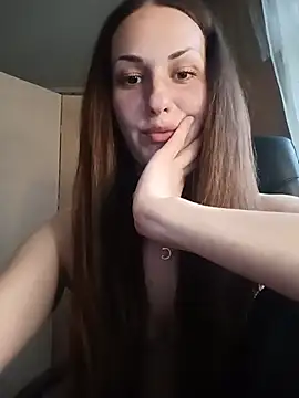 Snapshot of LunaCrystall chatting on 05/20/26, 04:02 LunaCrystall online show from 05/20/26, 04:02