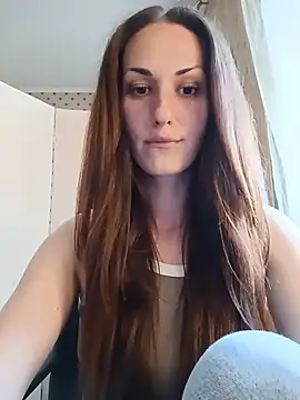 Snapshot of LunaCrystall chatting on 05/22/26, 03:39 LunaCrystall online show from 05/22/26, 03:39