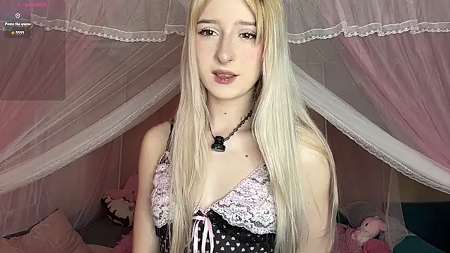 Snapshot of OnlyEva1 chatting on 06/10/26, 09:30 OnlyEva1 online show from 06/10/26, 09:30