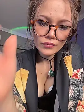 Snapshot of Tallulah_Kinky chatting on 05/15/26, 04:25 Tallulah Kinky online show from 05/15/26, 04:25
