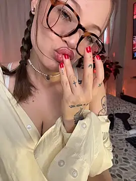Snapshot of Tallulah_Kinky chatting on 06/16/26, 08:44 Tallulah Kinky online show from 06/16/26, 08:44