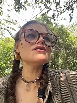 Snapshot of Tallulah_Kinky chatting on 06/18/26, 04:55 Tallulah Kinky online show from 06/18/26, 04:55