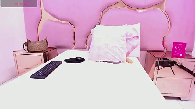 LaurendPink online show from 04/01/26, 01:41