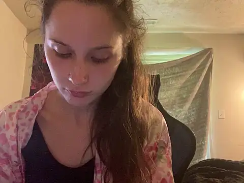 Snapshot of urfavgamergurl chatting on 07/21/26, 08:33 urfavgamergurl online show from 07/21/26, 08:33