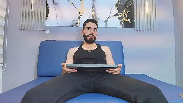 Snapshot of JEAN_LEWIS2 chatting on 03/11/26, 01:17 JEAN LEWIS2 online show from 03/11/26, 01:17