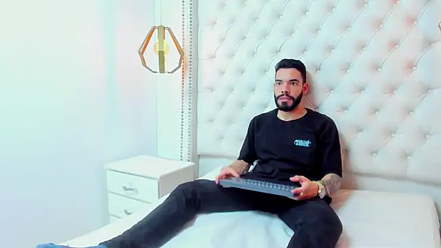 JEAN LEWIS2 online show from 04/18/26, 08:53