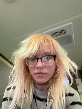 Snapshot of simplyobsessedwher chatting on 03/18/26, 07:28 simplyobsessedwher online show from 03/18/26, 07:28