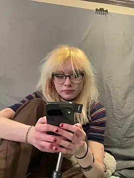 Snapshot of simplyobsessedwher chatting on 03/25/26, 08:15 simplyobsessedwher online show from 03/25/26, 08:15