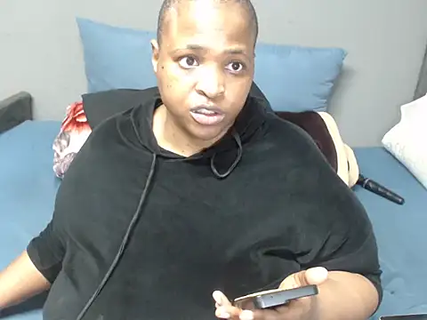Snapshot of Bustydiva83 chatting on 06/25/26, 12:53 Bustydiva83 online show from 06/25/26, 12:53