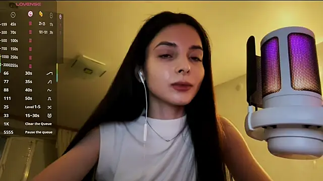 Snapshot of Mikytiki chatting on 03/11/26, 02:12 Mikytiki online show from 03/11/26, 02:12