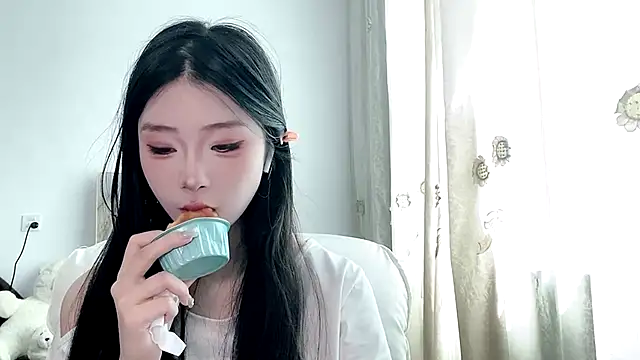 yiyibaby2026 online show from 05/05/26, 02:52