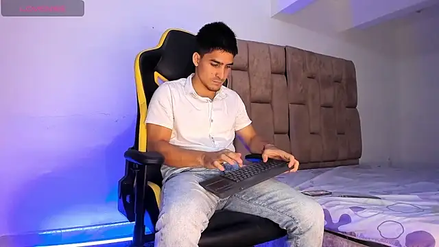 Christopher Harris  online show from 04/21/26, 01:42