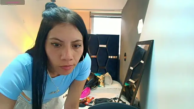 Abril Fox   online show from 05/05/26, 07:33