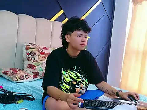 NikiEvanz online show from 04/19/26, 02:27