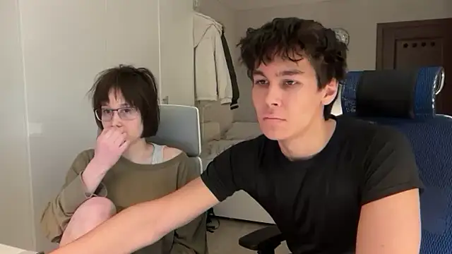 NanaVeel online show from 03/30/26, 05:19