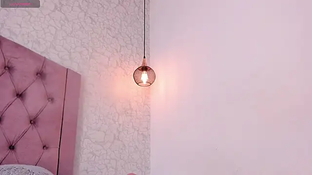 saraa joness  online show from 04/07/26, 05:57