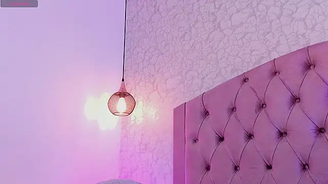 saraa joness  online show from 04/19/26, 05:01