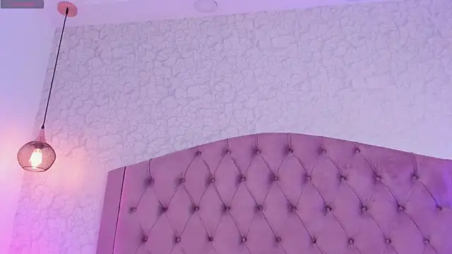 saraa joness  online show from 04/27/26, 06:17