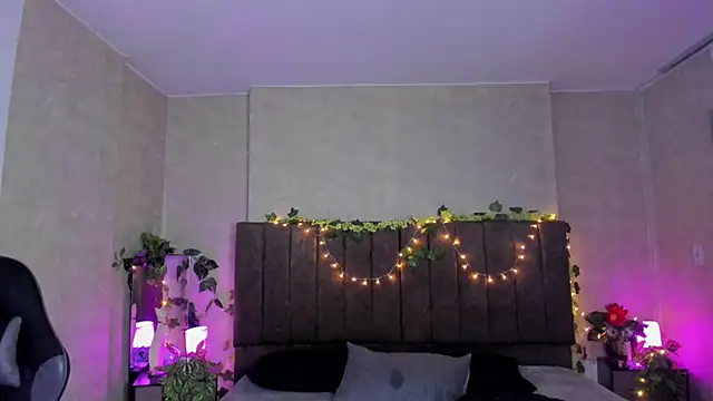 Julieth Caandy online show from 04/12/26, 12:04