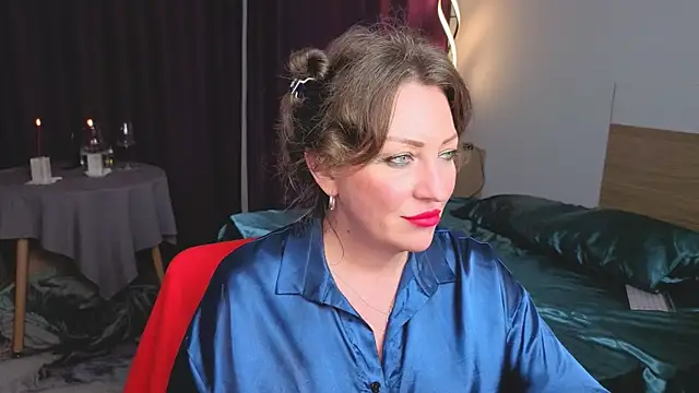 Snapshot of Sirena_Fly chatting on 06/25/26, 10:03 Sirena Fly online show from 06/25/26, 10:03