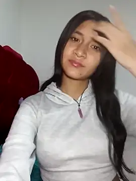 KarolaMendez online show from 05/17/26, 10:06