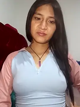 Snapshot of KarolaMendez chatting on 06/18/26, 12:22 KarolaMendez online show from 06/18/26, 12:22