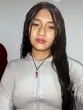 Snapshot of KarolaMendez chatting on 07/05/26, 09:44 KarolaMendez online show from 07/05/26, 09:44
