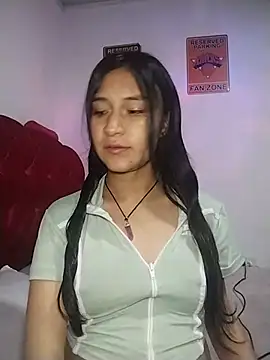 Snapshot of KarolaMendez chatting on 07/25/26, 01:04 KarolaMendez online show from 07/25/26, 01:04