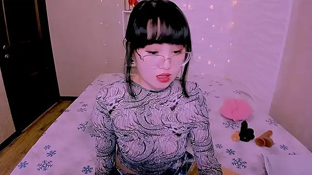 Akiko Yun online show from 02/03/26, 11:37