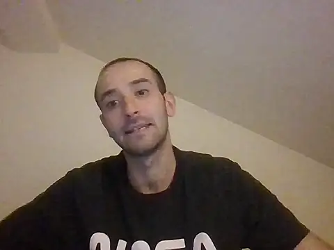 Snapshot of MessyBunco chatting on 03/13/26, 05:03 MessyBunco online show from 03/13/26, 05:03