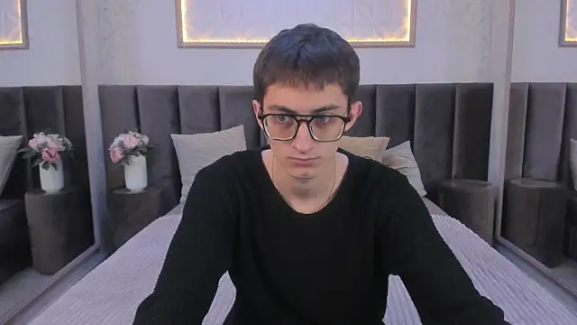 Snapshot of RonBevs chatting on 06/14/26, 08:11 RonBevs online show from 06/14/26, 08:11