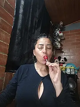Snapshot of Alexandrina chatting on 06/19/26, 06:01 Alexandrina online show from 06/19/26, 06:01