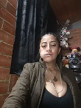 Snapshot of Alexandrina chatting on 07/05/26, 01:29 Alexandrina online show from 07/05/26, 01:29