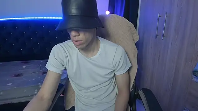 Josy 11 online show from 04/12/26, 02:49