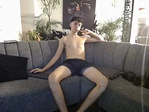 Snapshot of damiancam1 chatting on 08/04/26, 03:43 damiancam1 online show from 08/04/26, 03:43