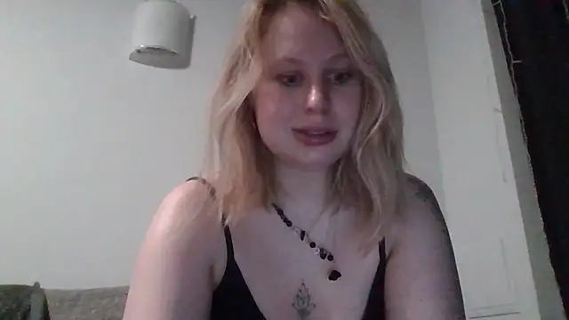 Snapshot of Bridget_Kiss chatting on 03/25/26, 09:10 Bridget Kiss online show from 03/25/26, 09:10