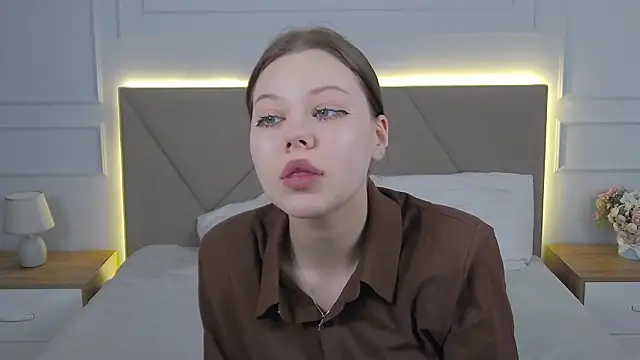 Sophie Rays online show from 03/12/26, 01:50