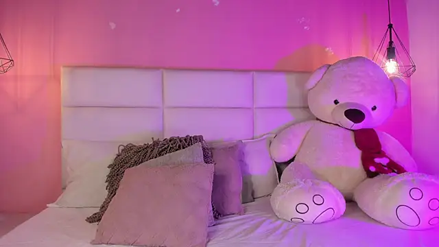 KarolyneLune online show from 04/19/26, 07:49