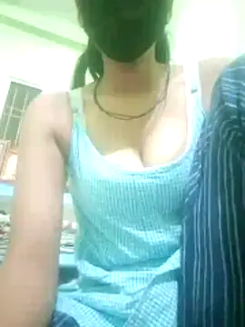 nidhiyadav00 online show from 04/17/26, 06:11