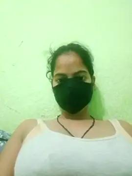 nidhiyadav00 online show from 04/20/26, 07:26