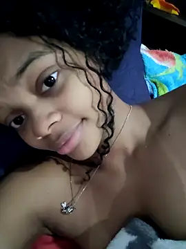 Snapshot of marialuiza2027 chatting on 04/17/26, 11:46 marialuiza2027 online show from 04/17/26, 11:46