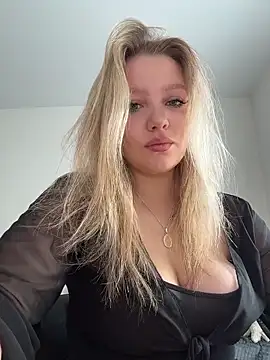 Snapshot of bettyloveu chatting on 05/19/26, 04:08 bettyloveu online show from 05/19/26, 04:08