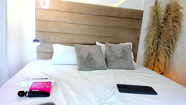 MiaCamille  online show from 03/16/26, 06:56