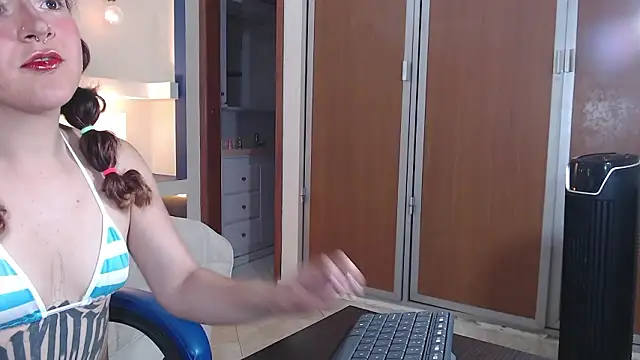 justkarlitaa online show from 03/18/26, 12:19