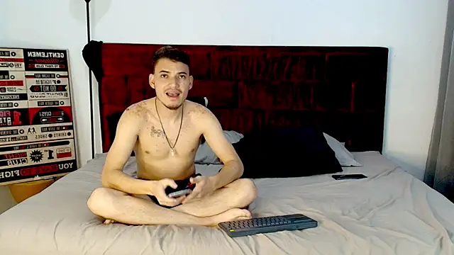 Snapshot of The_Penthouse_boys chatting on 05/13/26, 02:31 The Penthouse boys online show from 05/13/26, 02:31