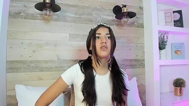 cristin collins online show from 06/12/26, 03:16