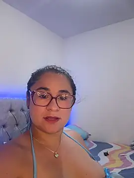 Snapshot of estrellajunior chatting on 04/04/26, 01:48 estrellajunior online show from 04/04/26, 01:48