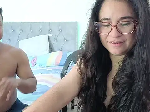 Snapshot of estrellajunior chatting on 05/05/26, 02:03 estrellajunior online show from 05/05/26, 02:03