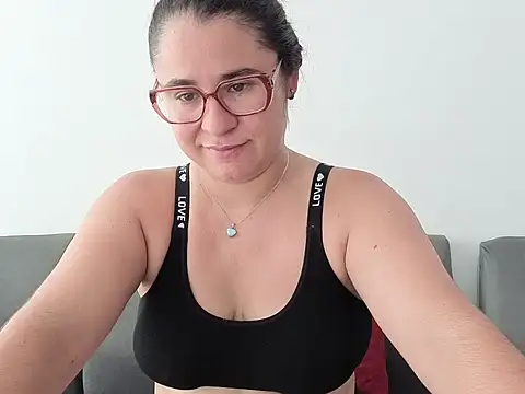 Snapshot of estrellajunior chatting on 05/08/26, 12:21 estrellajunior online show from 05/08/26, 12:21