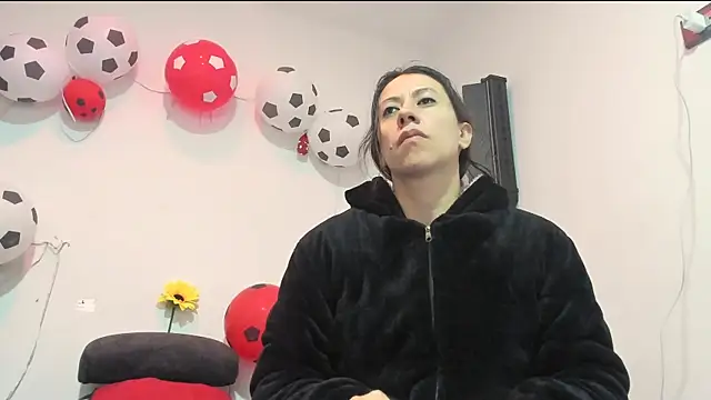 Snapshot of ItsAmara chatting on 07/12/26, 01:02 ItsAmara online show from 07/12/26, 01:02